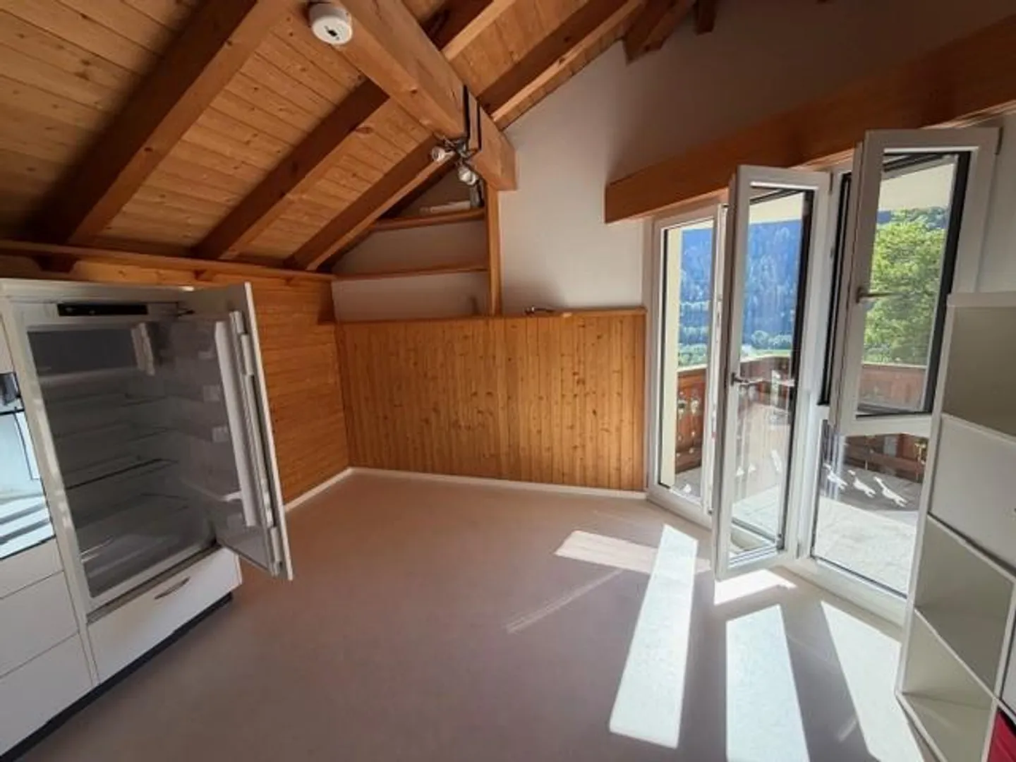 3.5 Zimmer-Dachwohnung mit wunderbarer Sicht auf Thusis zu vermieten - Foto 2 von 10