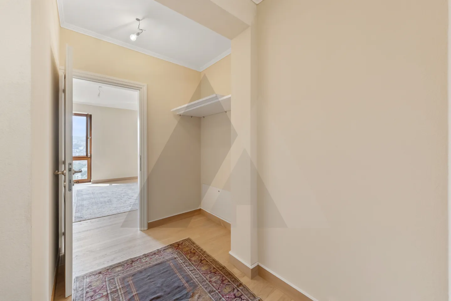Charming Apartment with Lake View - Photo 6 of 19