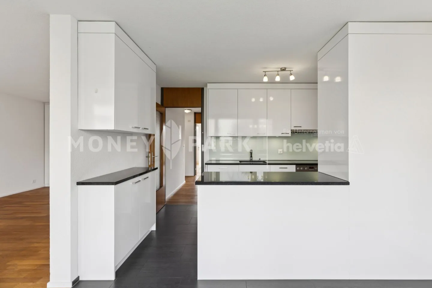 3.5-Room Apartment in Central Location - Photo 3 of 11