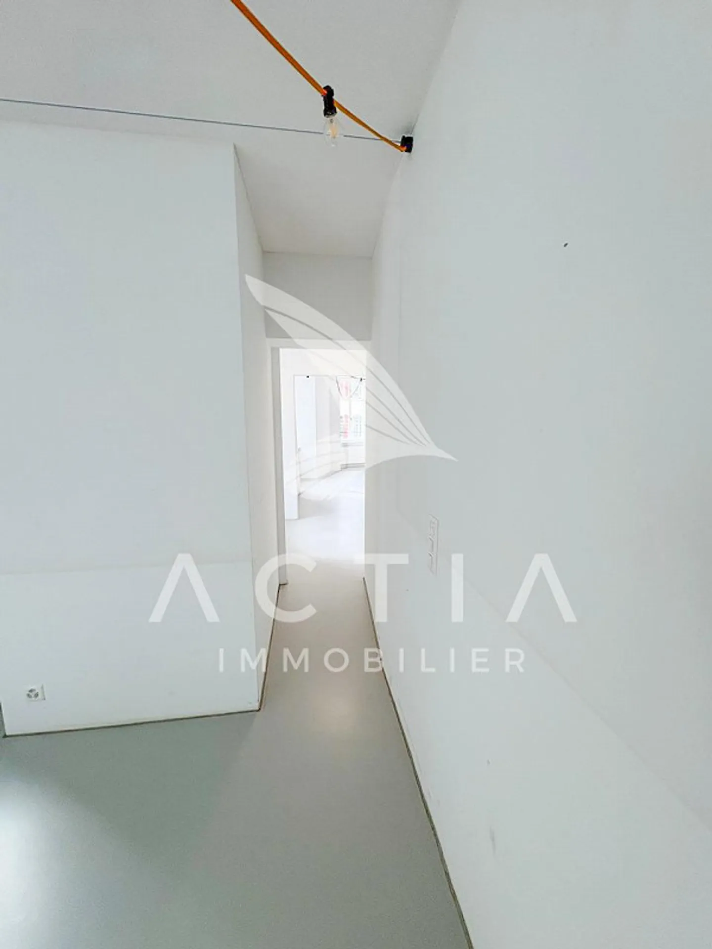 Magnificent new office in the heart of the old town - Photo 3 of 11