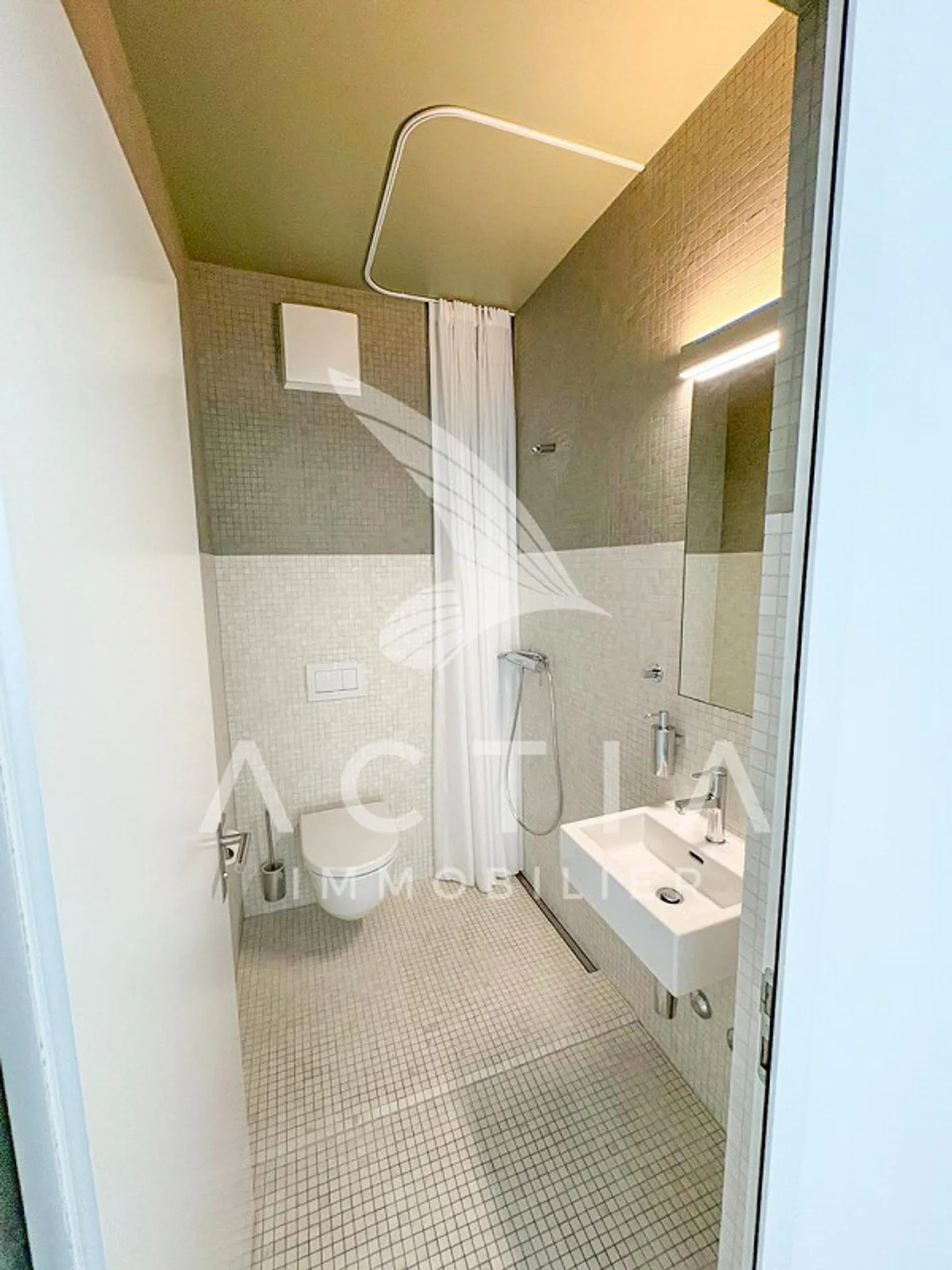 Magnificent new office in the heart of the old town - Photo 7 of 11