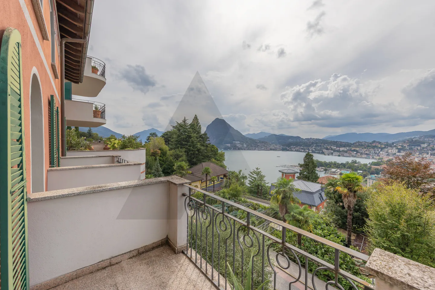 Charming Apartment with Lake View - Photo 18 of 19