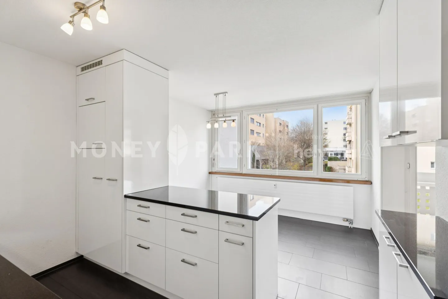 3.5-Room Apartment in Central Location - Photo 4 of 11