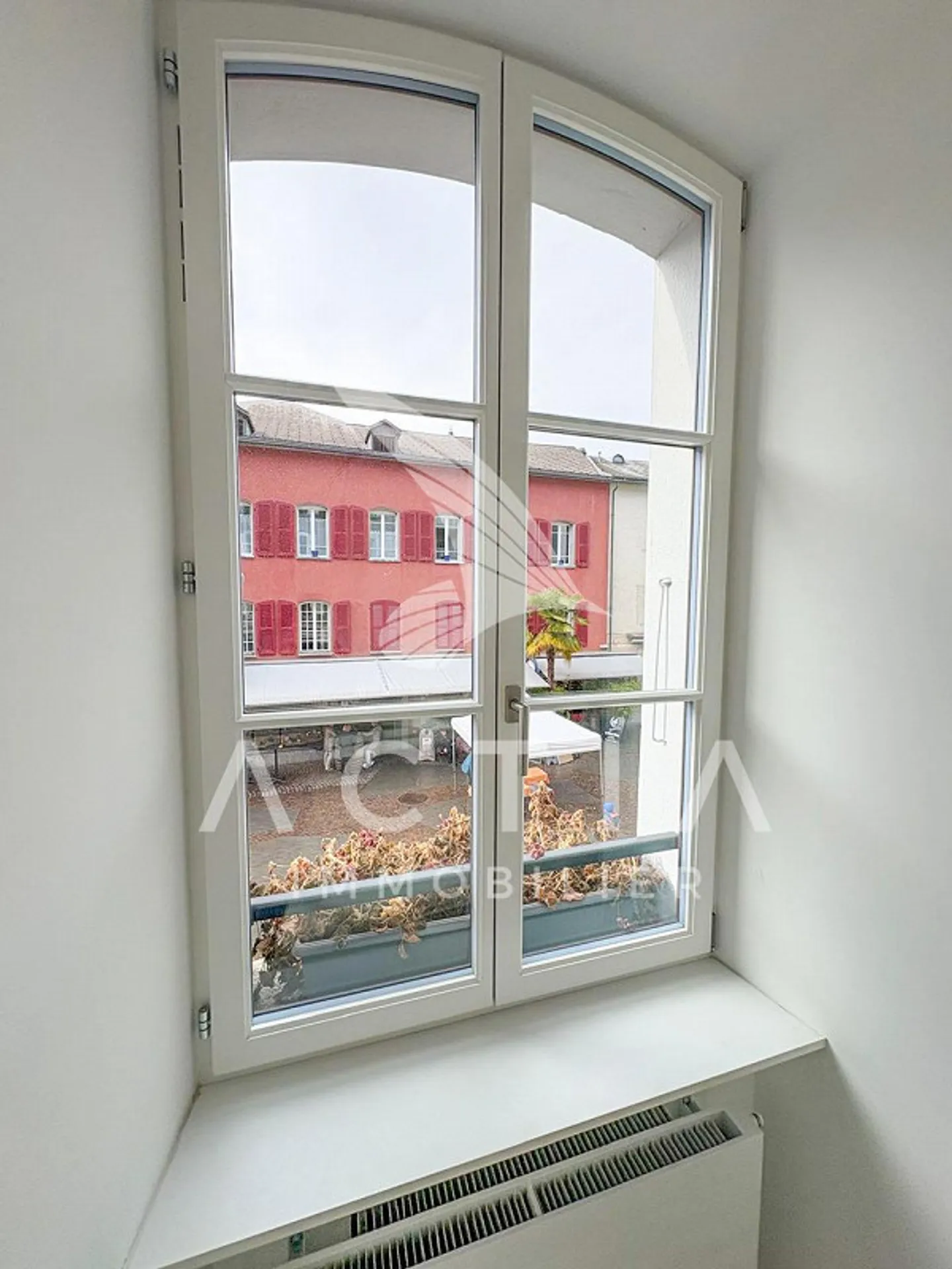 Magnificent new office in the heart of the old town - Photo 10 of 11