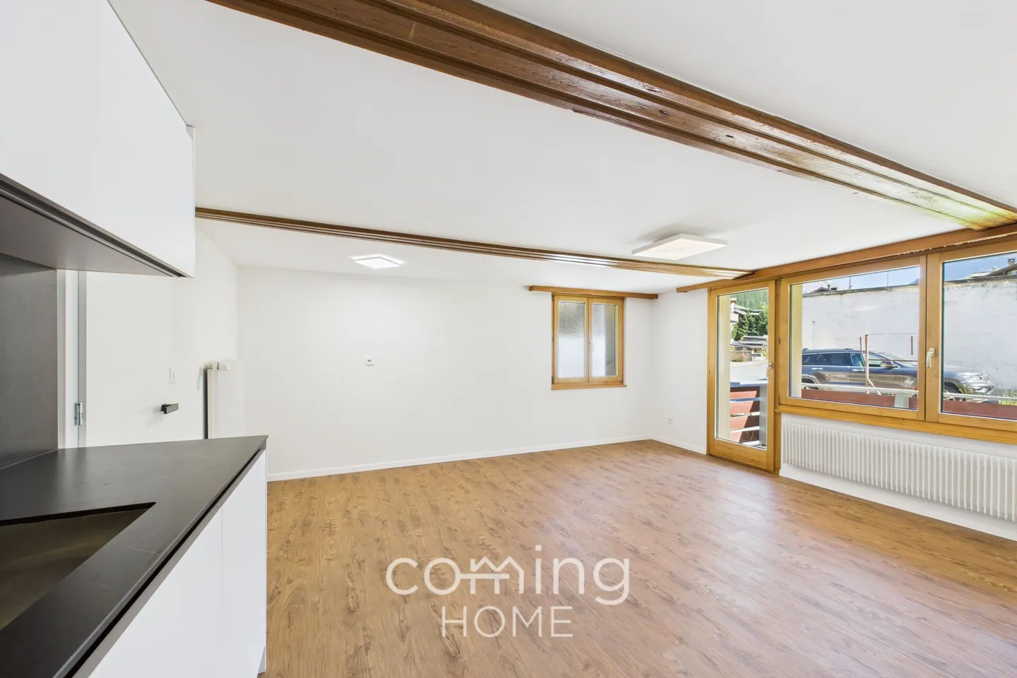 Central 2.5-room apartment with separate studio in Saas-Grund - versatile and high-yield - Photo 2 of 12