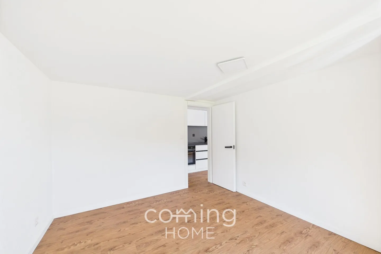 Central 2.5-room apartment with separate studio in Saas-Grund - versatile and high-yield - Photo 7 of 12