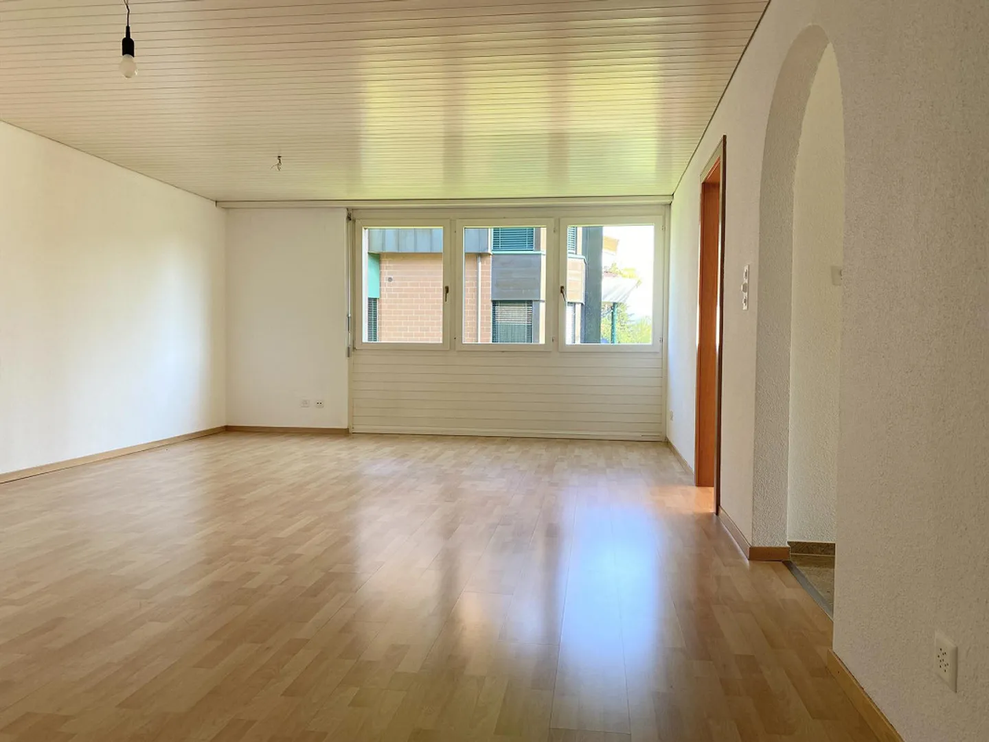 Ampio appartamento con bel balcone - Foto 3 di 16