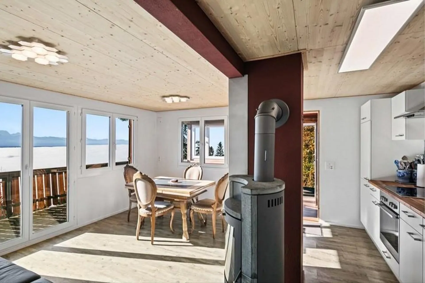 Charming chalet with a great view for nature and hiking enthusiasts! - Photo 4 of 13