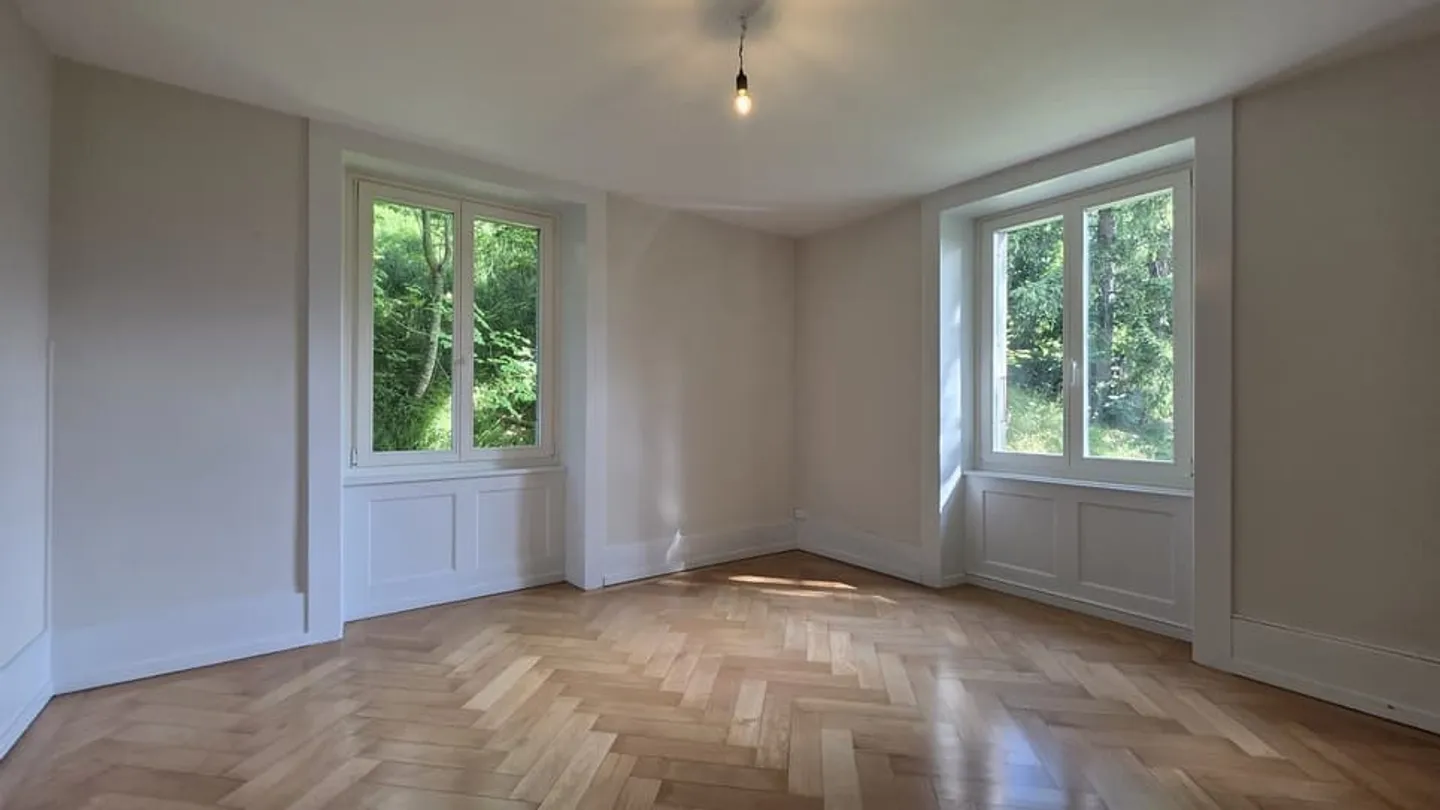 GRAND 2.5 PIECES DANS UN QUARTIER CALME - Photo 2 sur 7