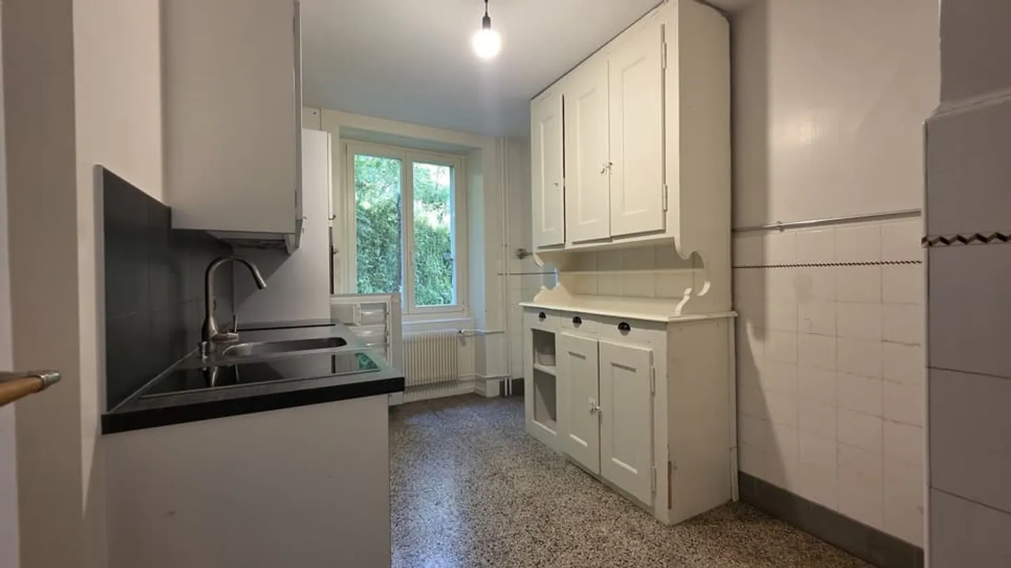 GRAND 2.5 PIECES DANS UN QUARTIER CALME - Photo 4 sur 7