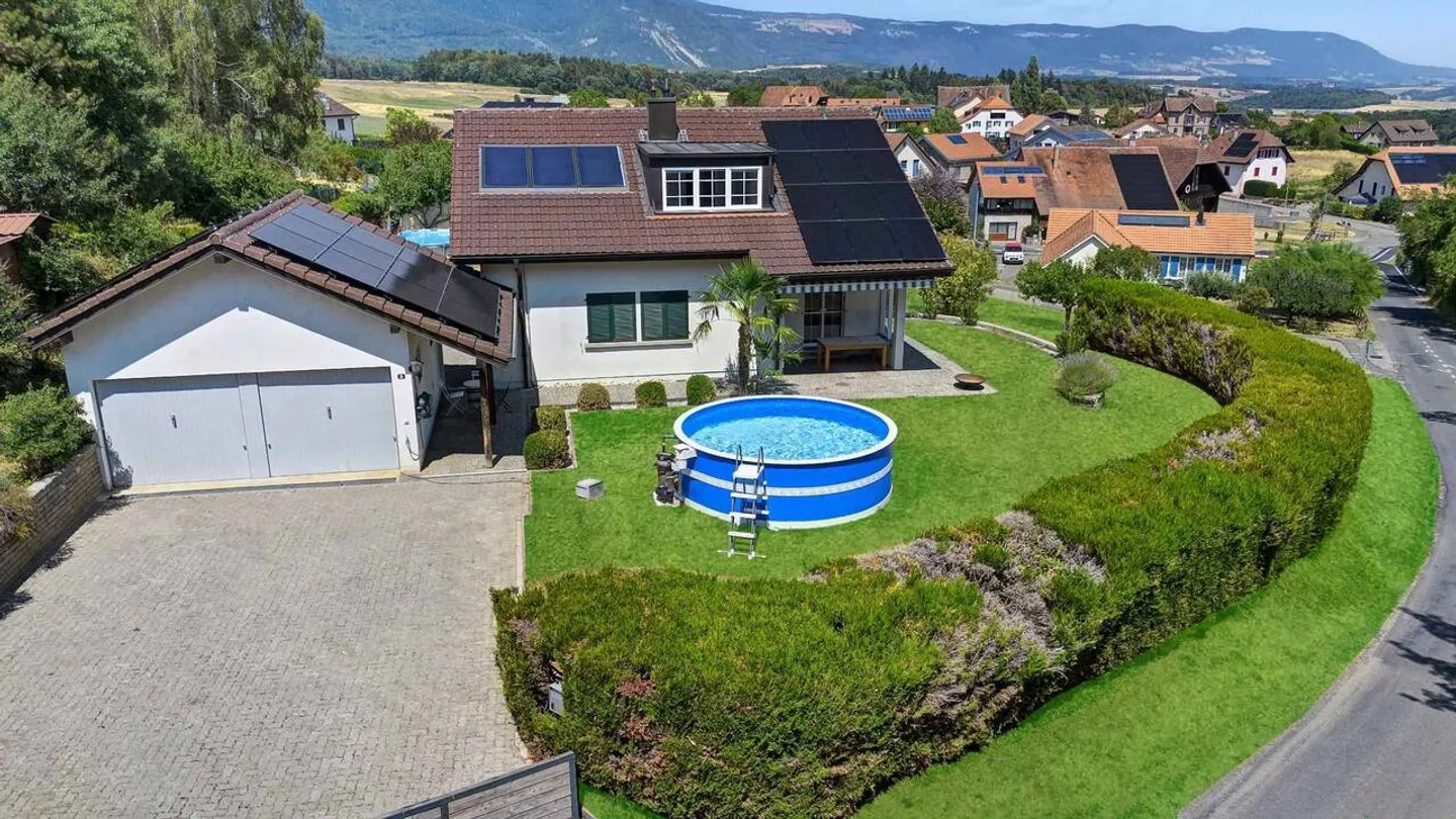 Stupenda Villa con Vista Montagna - Foto 1 di 13