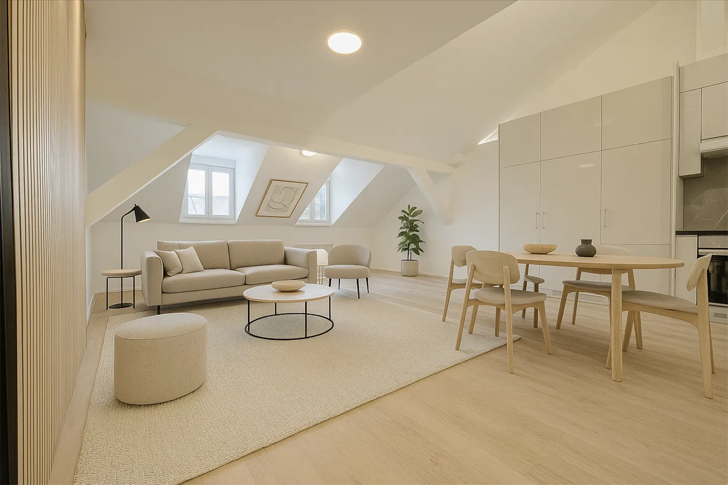 Spacious and Bright, in the Heart of the Old Town - Photo 4 of 8