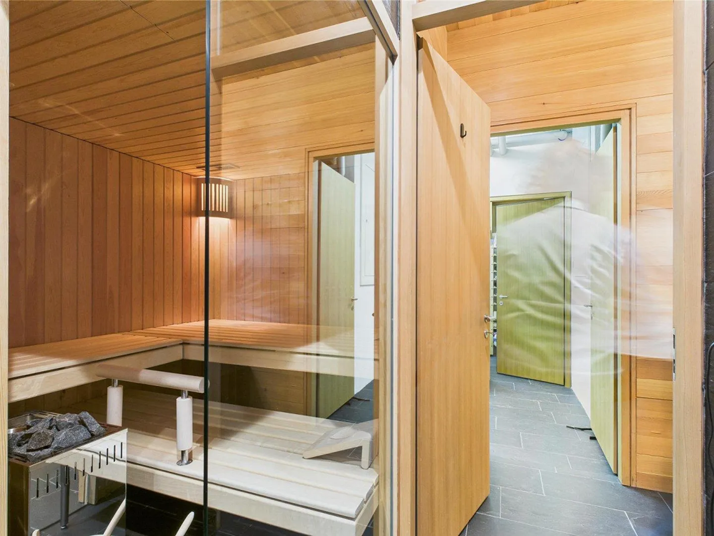 Luxurious chalet with panoramic views over Saas-Fee - Photo 12 of 13