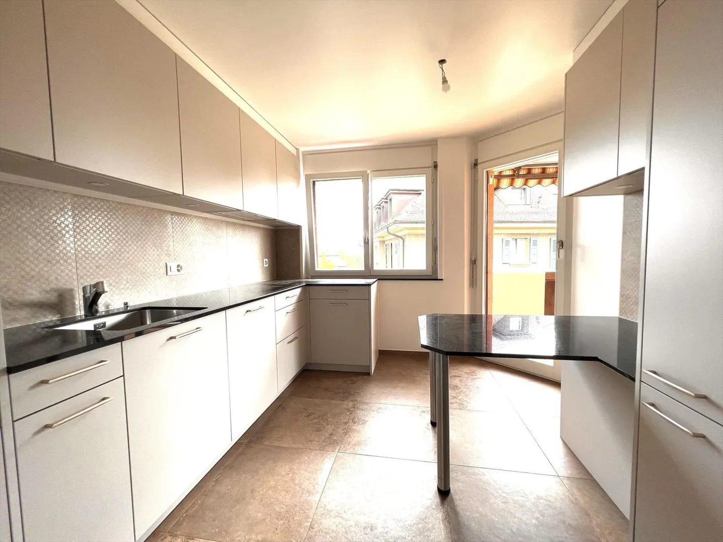 Beautiful, spacious and renovated 3.5-room apartment, 2 steps from CHUV - Photo 3 of 13