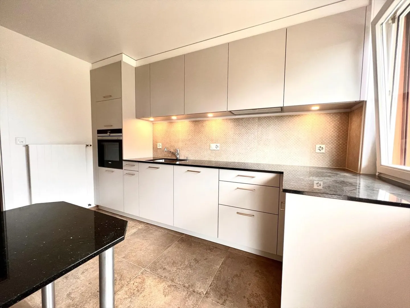 Beautiful, spacious and renovated 3.5-room apartment, 2 steps from CHUV - Photo 5 of 13