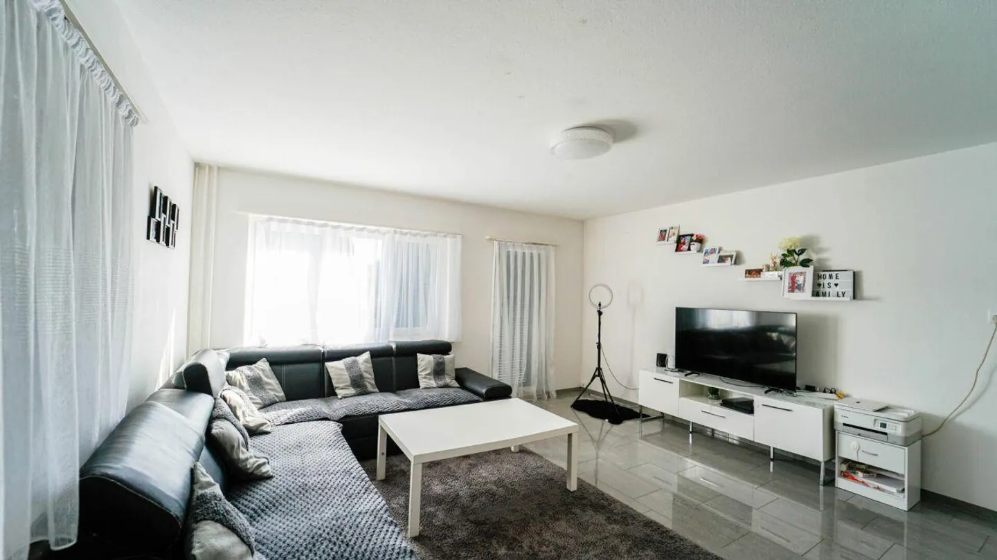 Multi-family house with 11 units in a central location - Photo 8 of 14