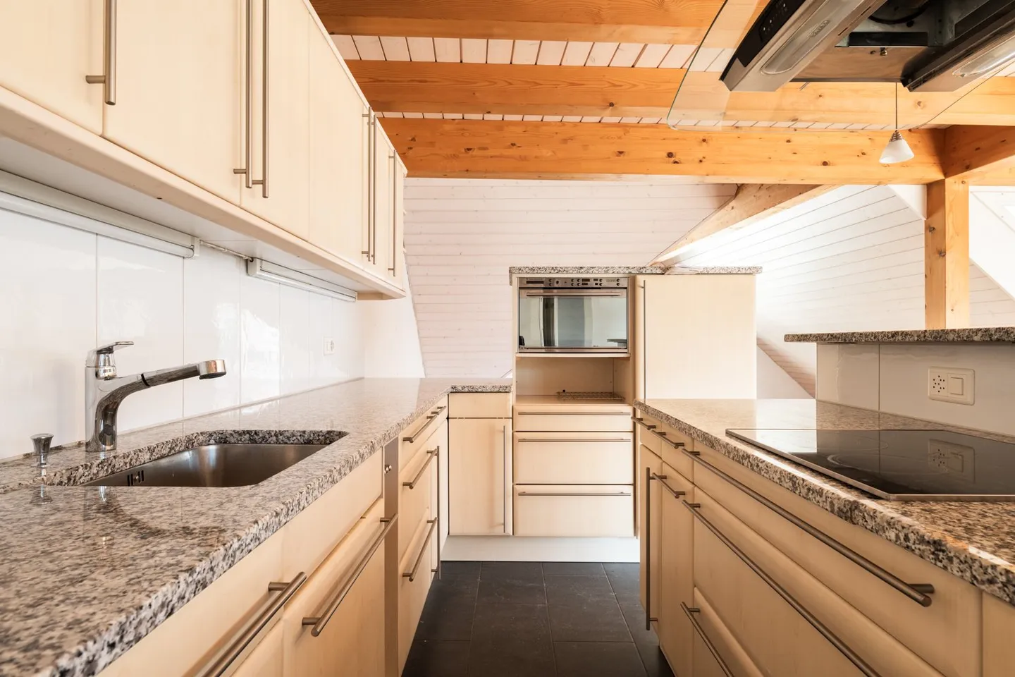 Proprietà nel centro storico con panetteria e appartamento duplex con terrazza sul tetto - Foto 14 di 19