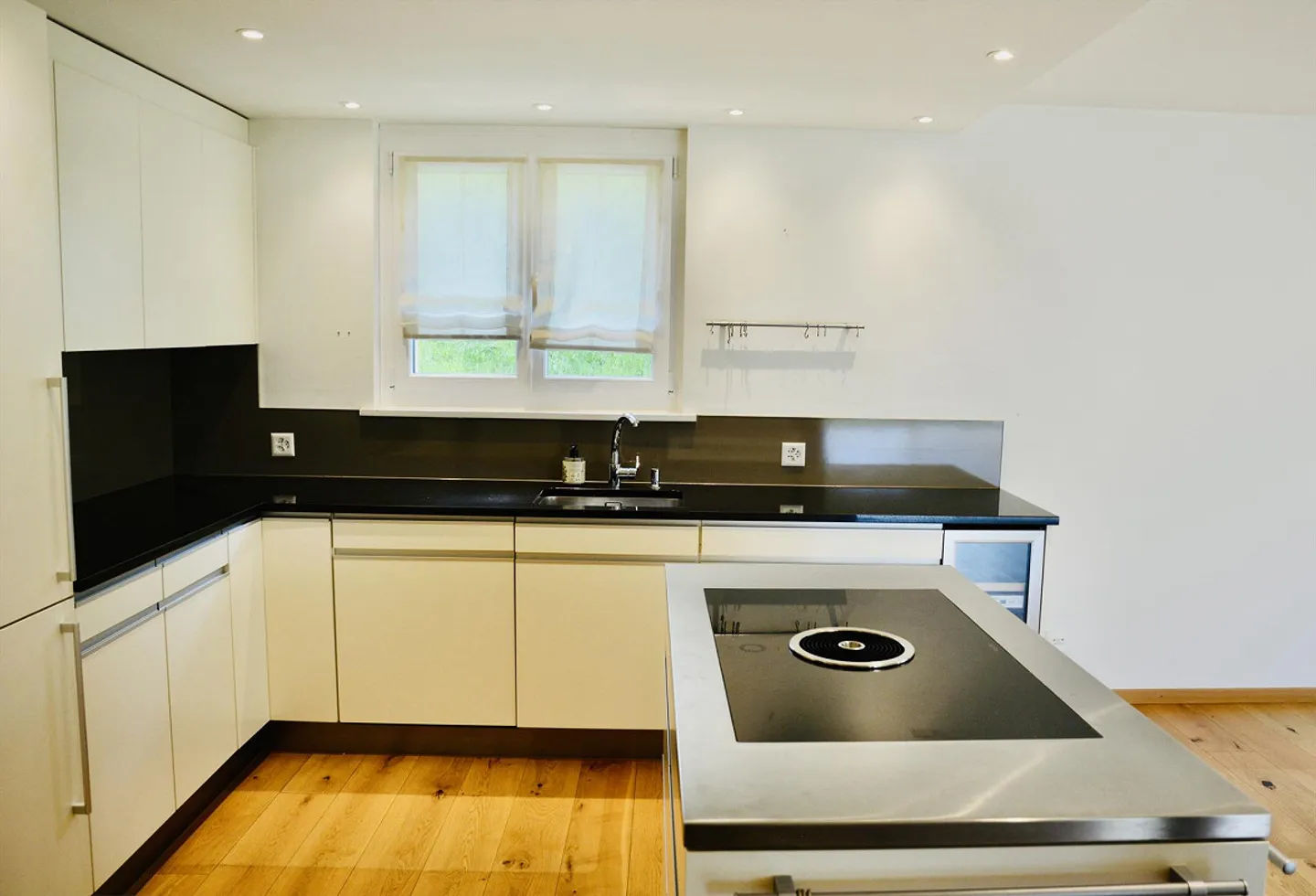 Centrally Located 3.5-Room Apartment with Garden - Photo 11 of 18