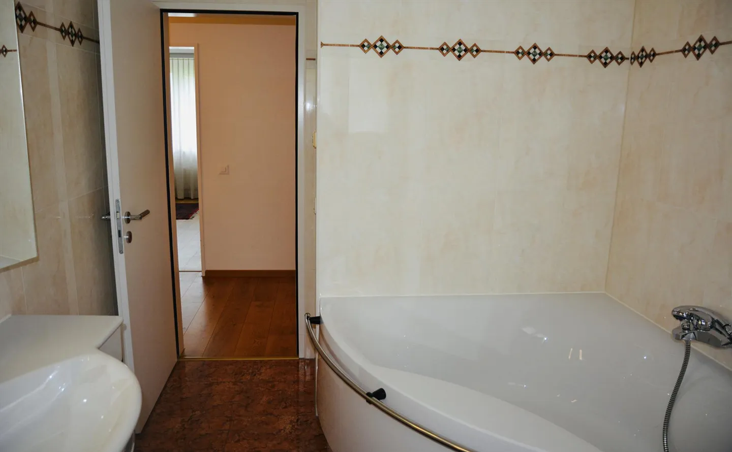 Centrally Located 3.5-Room Apartment with Garden - Photo 13 of 18