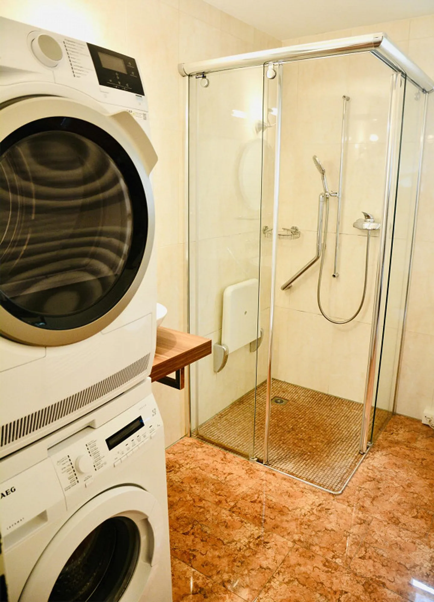 Centrally Located 3.5-Room Apartment with Garden - Photo 15 of 18