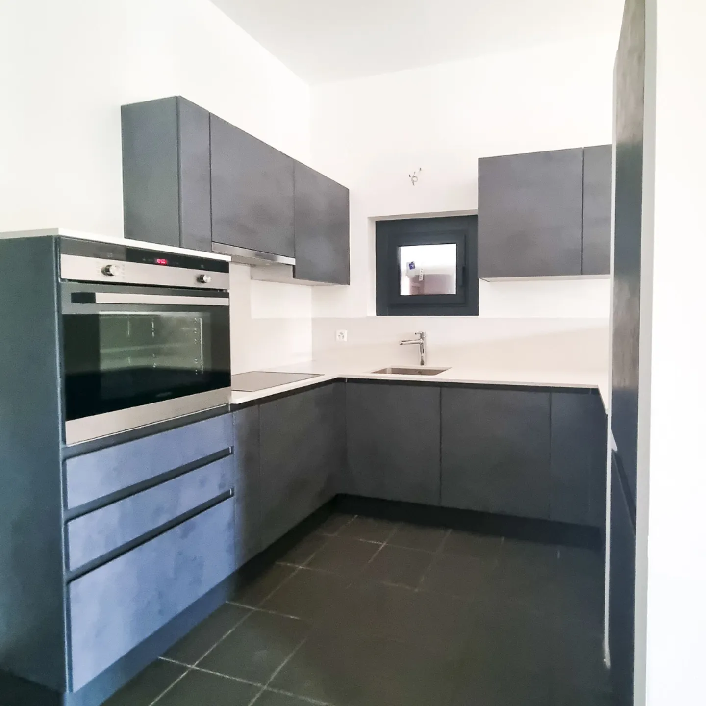 Appartement Chambre Simple avec Jardin Rénové - Photo 2 sur 4