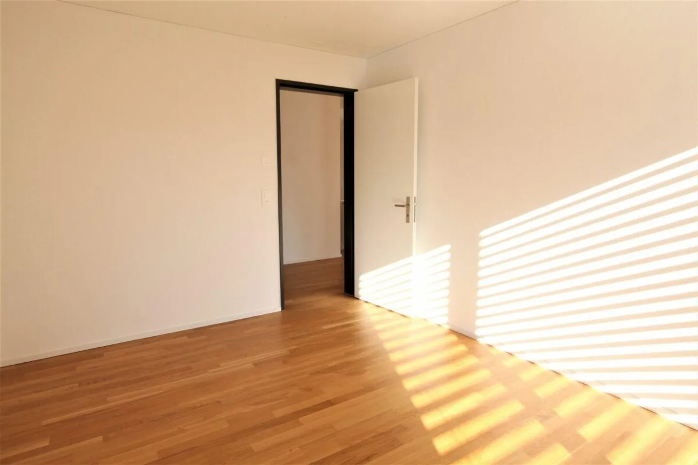 Moderno appartamento di 3,5 stanze con balcone. - Foto 4 di 10