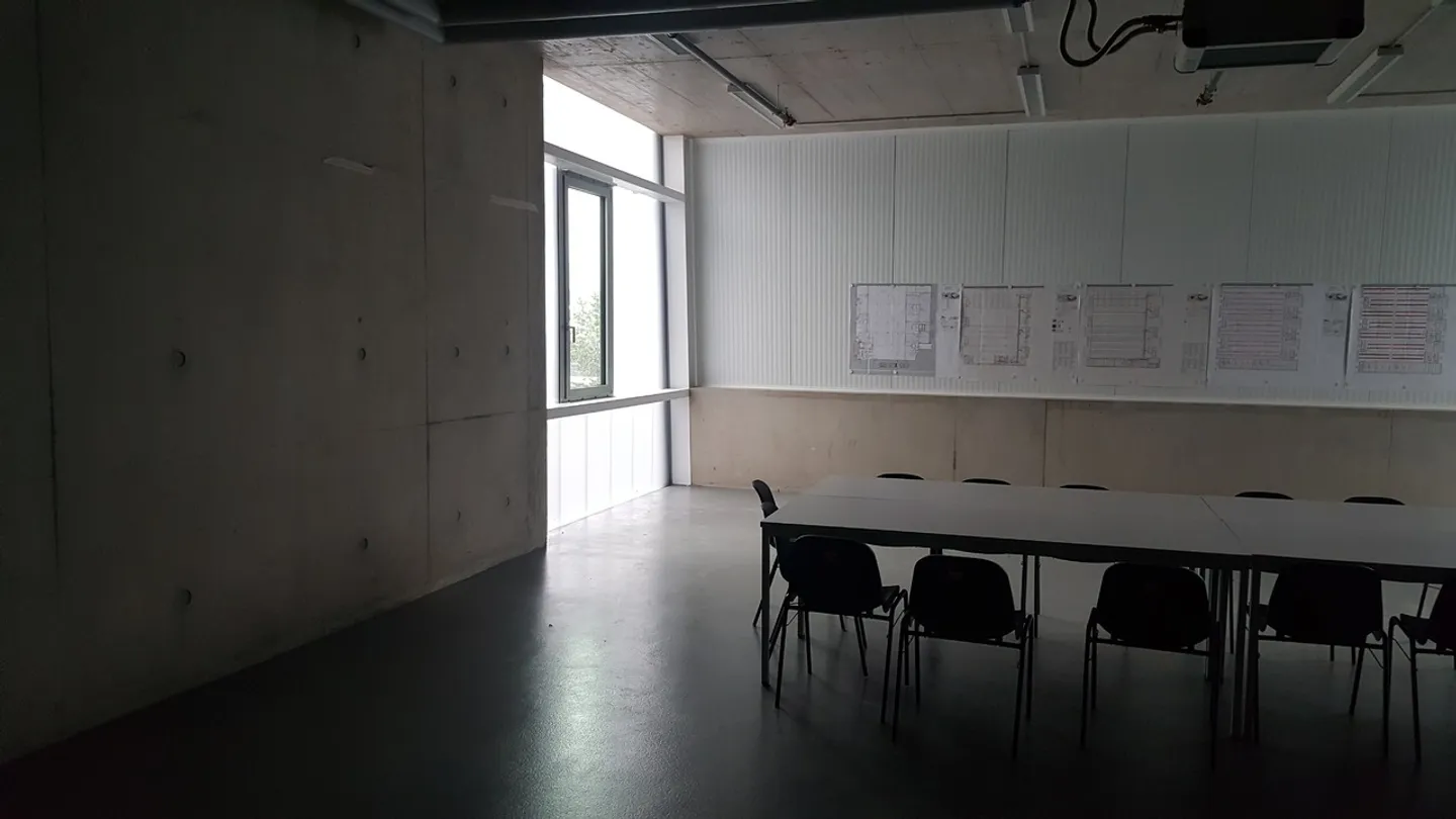 Industrial Workshop Space for Rent - Photo 2 of 4