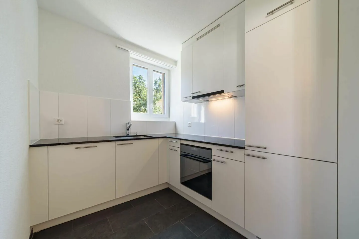 Looking for a new tenant! Small fine 3-room apartment - Photo 2 of 6