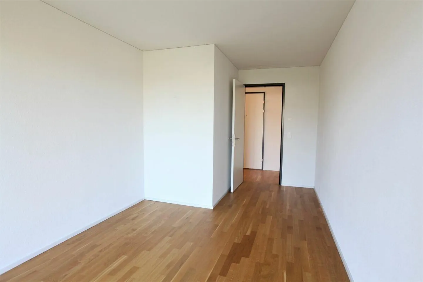 Moderno appartamento di 3,5 stanze con balcone. - Foto 5 di 10