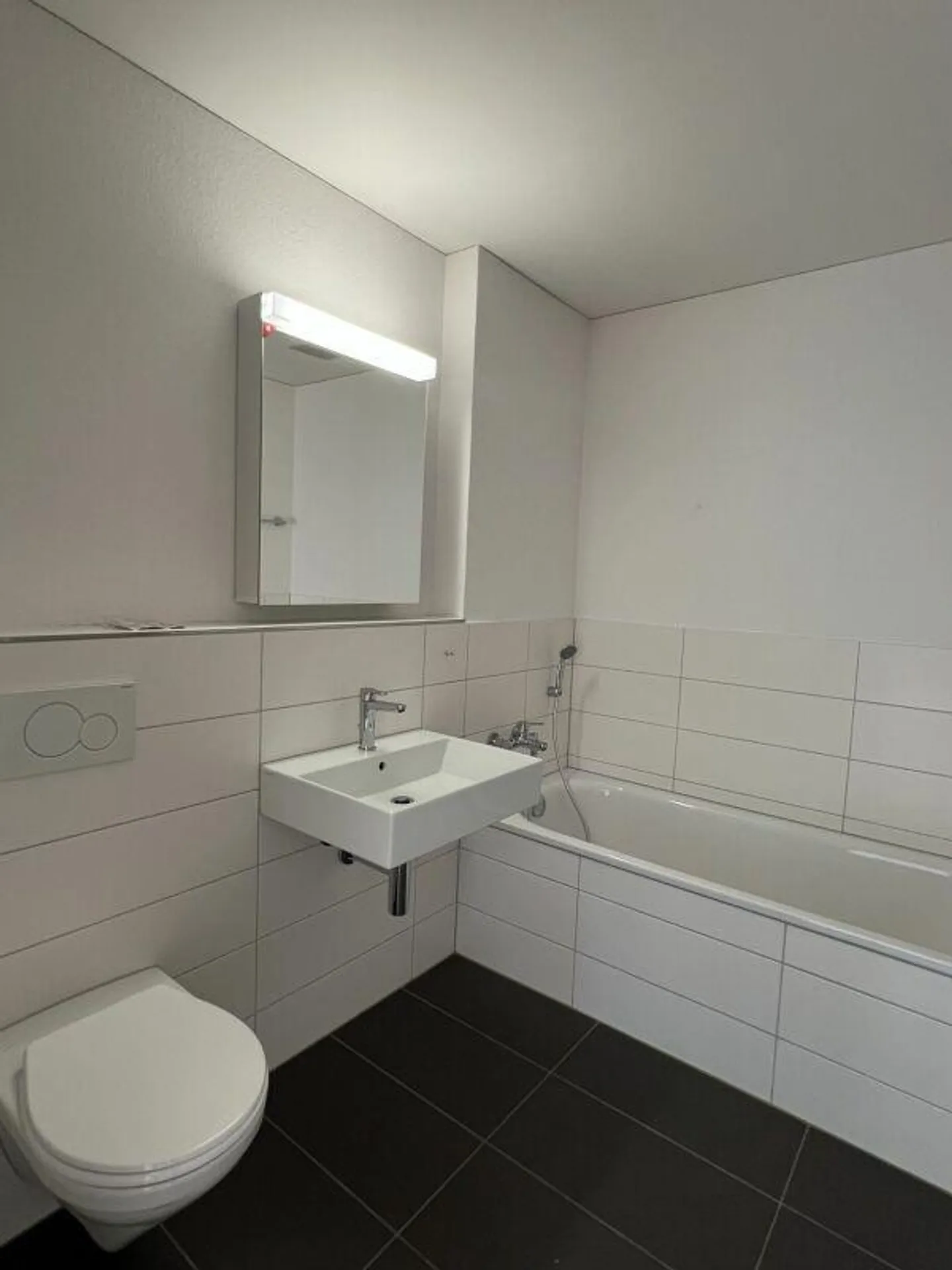 Moderno appartamento di 3,5 stanze con balcone. - Foto 6 di 10