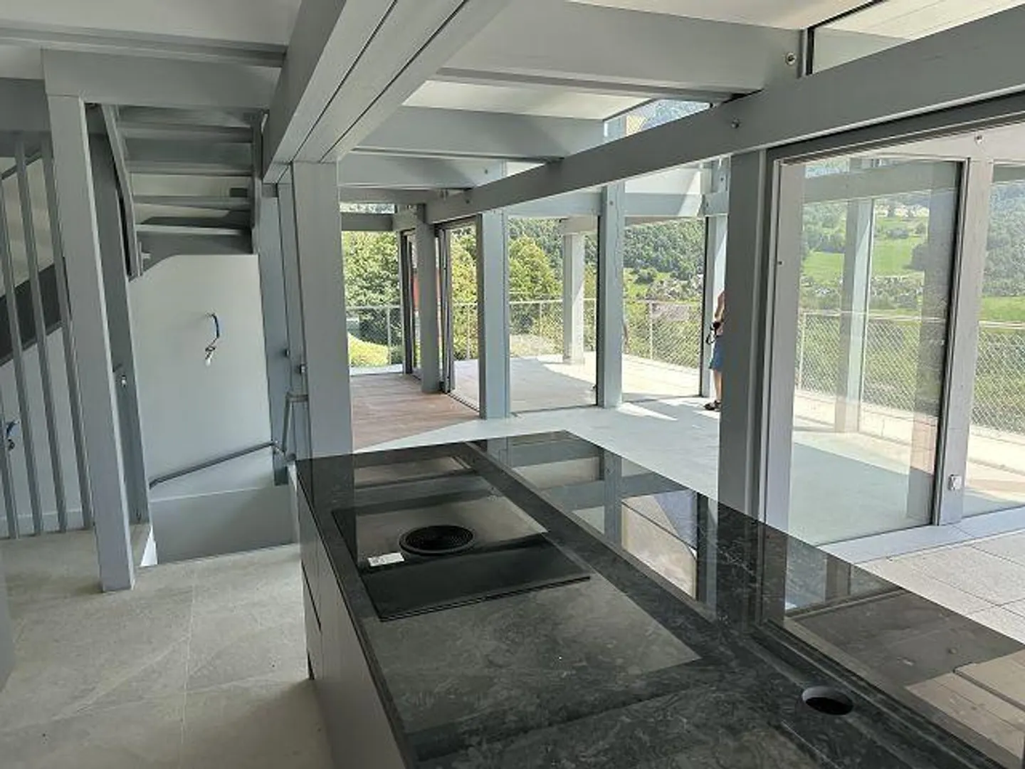 6 1/2-Room Villa in a Very Sunny, Quiet Location with a View - Photo 5 of 28
