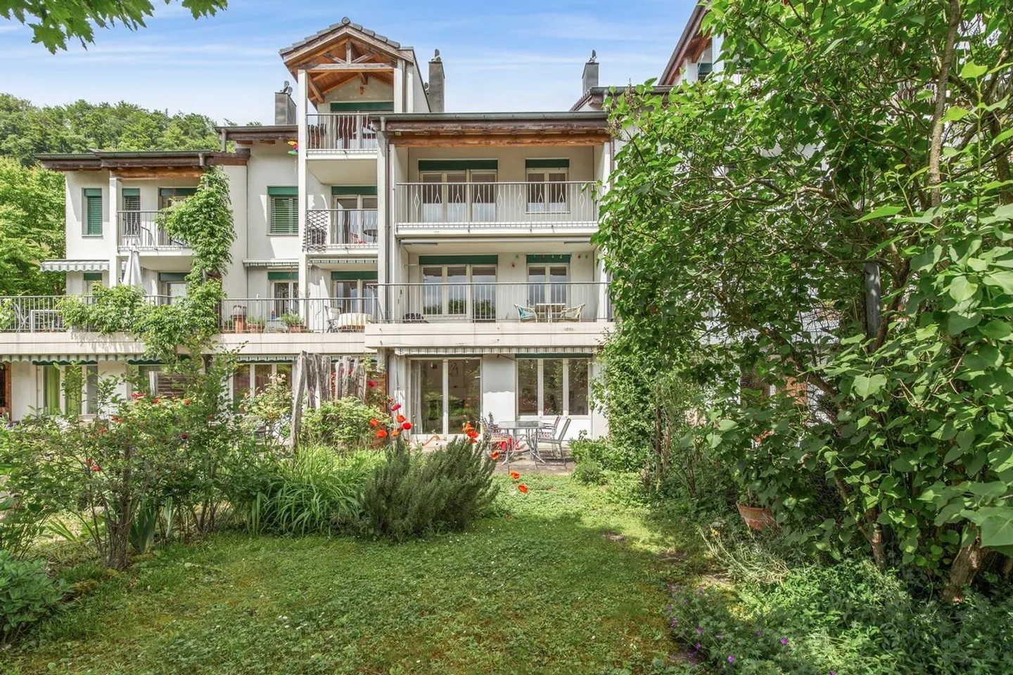 Familienfreundliches Mittelhaus mit viel Platz - Foto 1 von 8