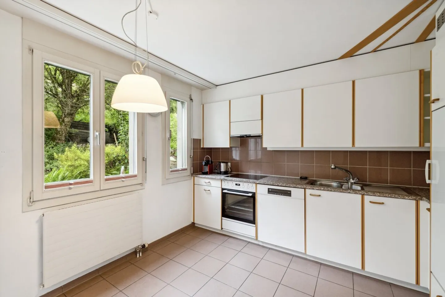 Familienfreundliches Mittelhaus mit viel Platz - Foto 3 von 8