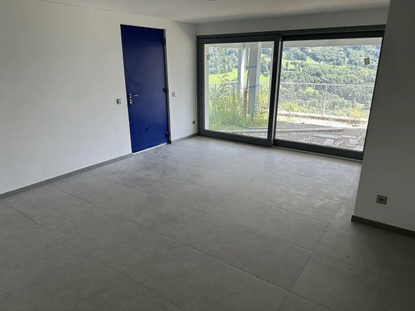 6 1/2-Room Villa in a Very Sunny, Quiet Location with a View - Photo 9 of 28