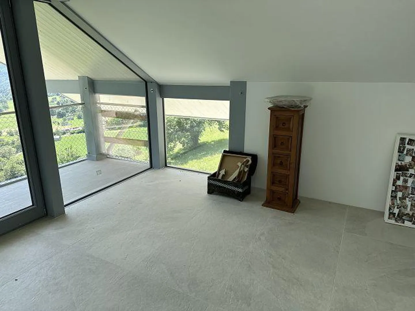 6 1/2-Room Villa in a Very Sunny, Quiet Location with a View - Photo 11 of 28