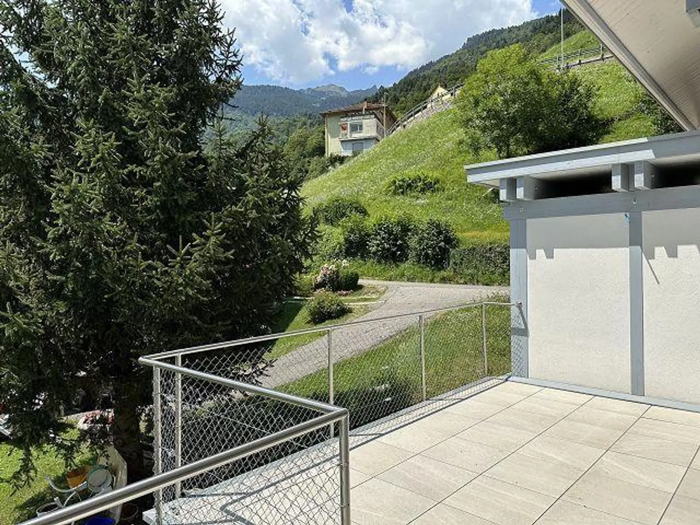 6 1/2-Room Villa in a Very Sunny, Quiet Location with a View - Photo 14 of 28