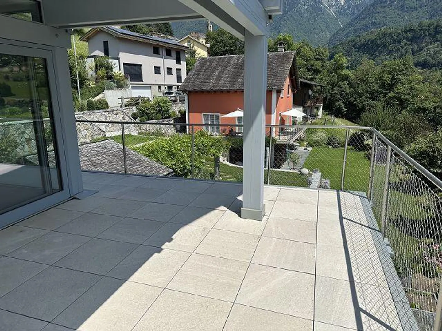 6 1/2-Room Villa in a Very Sunny, Quiet Location with a View - Photo 15 of 28