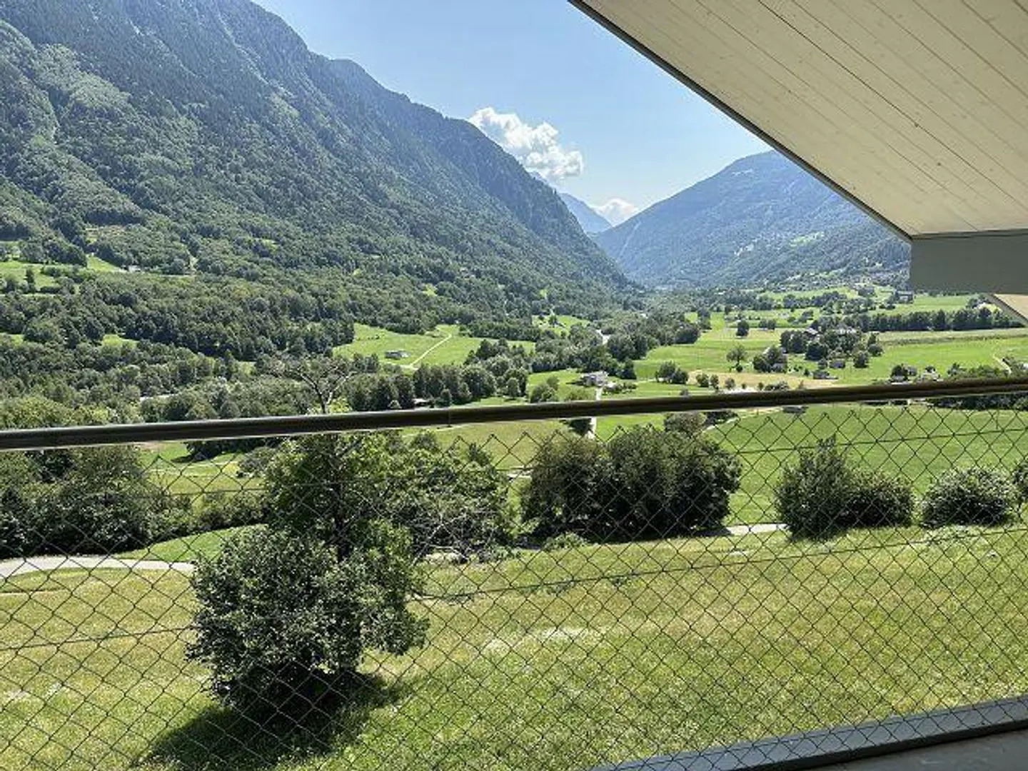 6 1/2-Room Villa in a Very Sunny, Quiet Location with a View - Photo 20 of 28