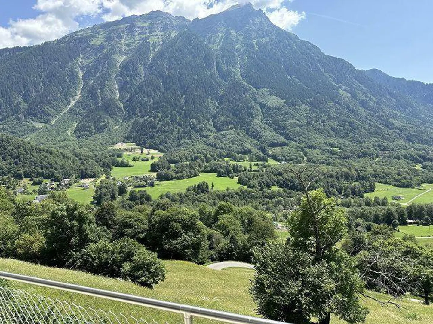 6 1/2-Room Villa in a Very Sunny, Quiet Location with a View - Photo 22 of 28