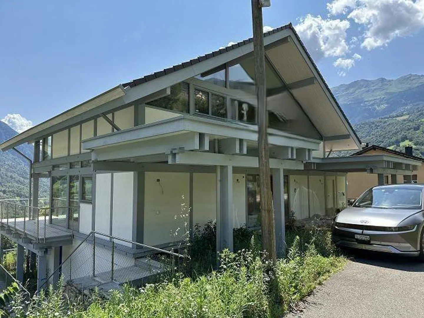 6 1/2-Room Villa in a Very Sunny, Quiet Location with a View - Photo 26 of 28