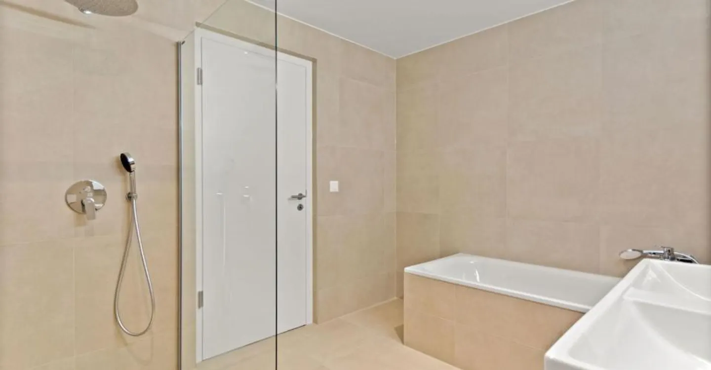 Treat yourself to a modern and serene living environment close to the city center! - Photo 9 of 9