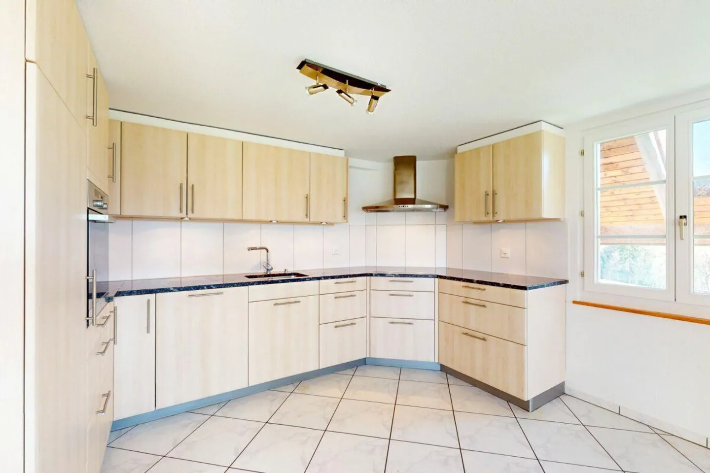 Cozy Apartment with Mountain View - Photo 6 of 13