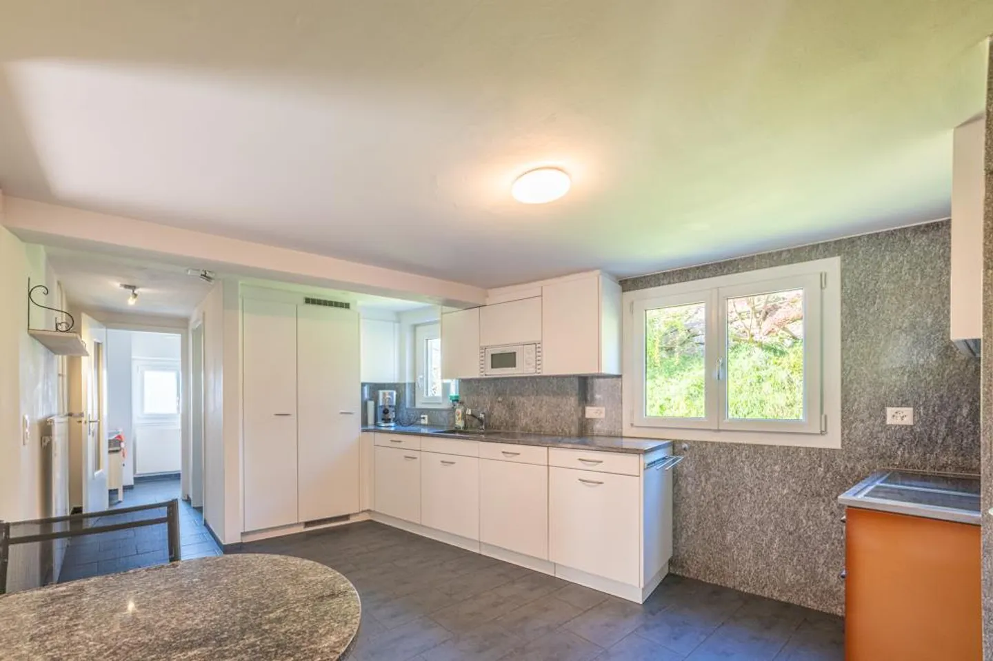 Charmantes Zweifamilienhaus mit Scheune - Foto 2 von 8