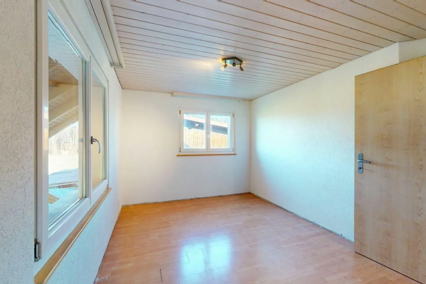 Cozy Apartment with Mountain View - Photo 10 of 13