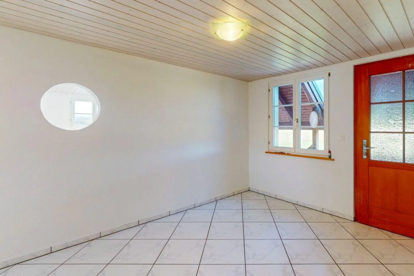 Cozy Apartment with Mountain View - Photo 8 of 13