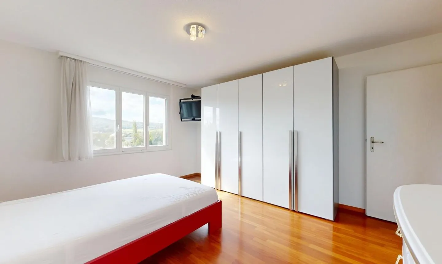 Helle 4.5-Zimmer-Wohnung mit schöner Aussicht in Oberengstringen - Foto 9 von 11