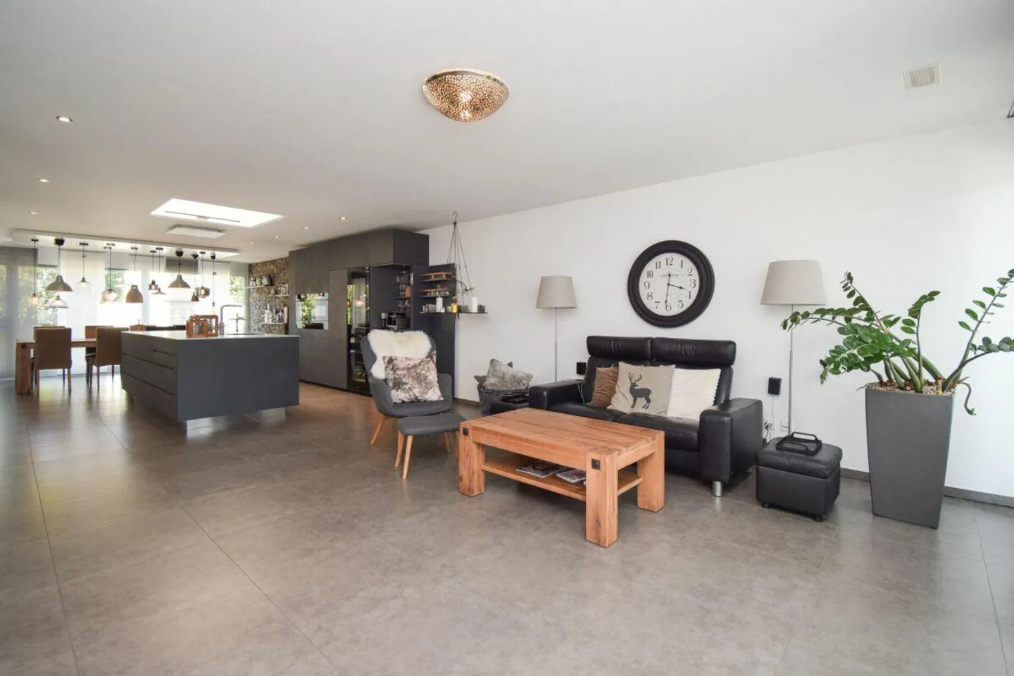 Maison individuelle de 5,5 pièces avec piscine dans un emplacement familial à Riedt près d'Erlen - Photo 4 sur 25