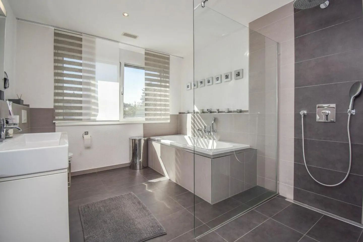 Maison individuelle de 5,5 pièces avec piscine dans un emplacement familial à Riedt près d'Erlen - Photo 15 sur 25