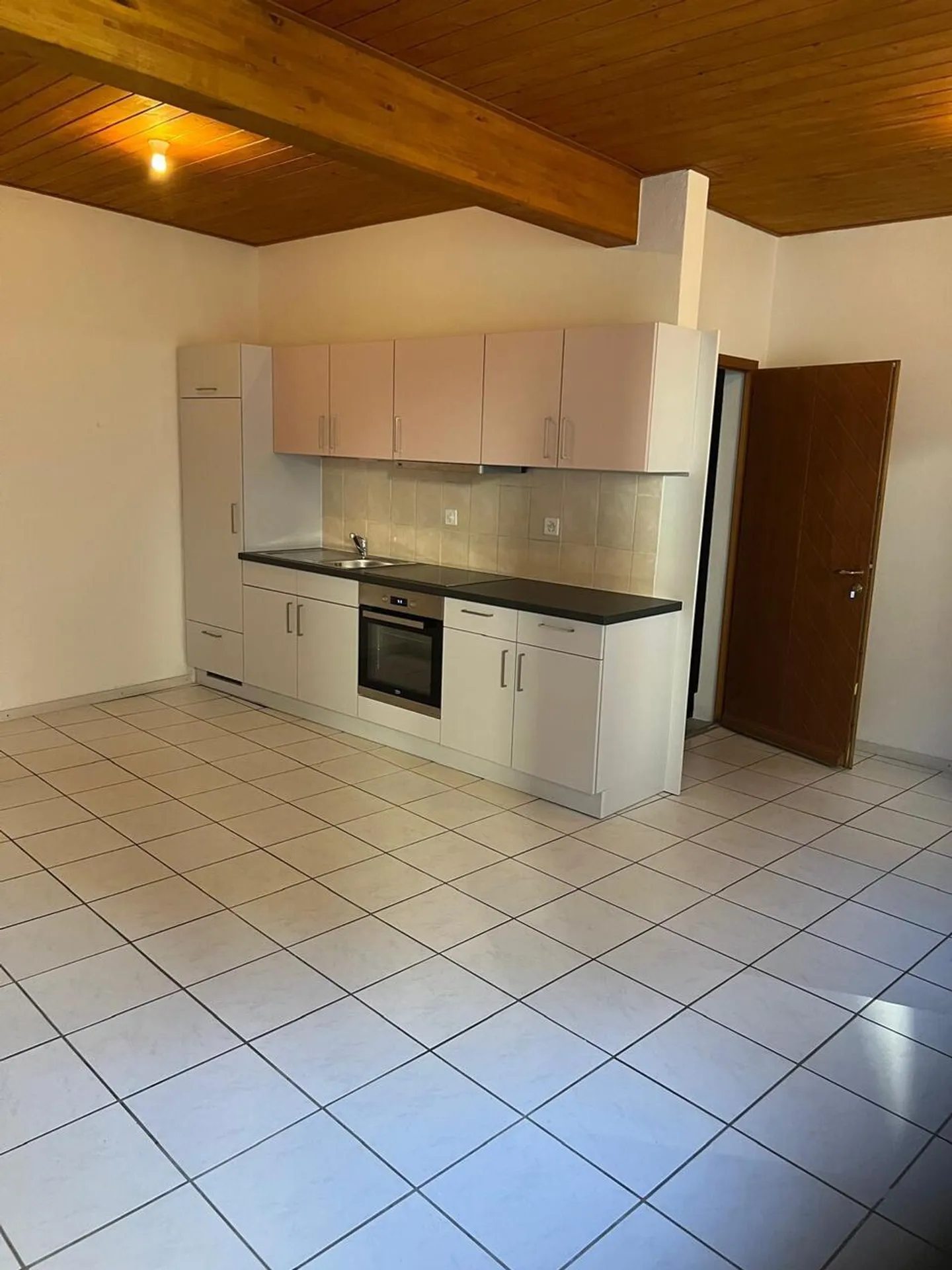 Edificio di rendimento nel cuore di Salvan - Foto 3 di 15