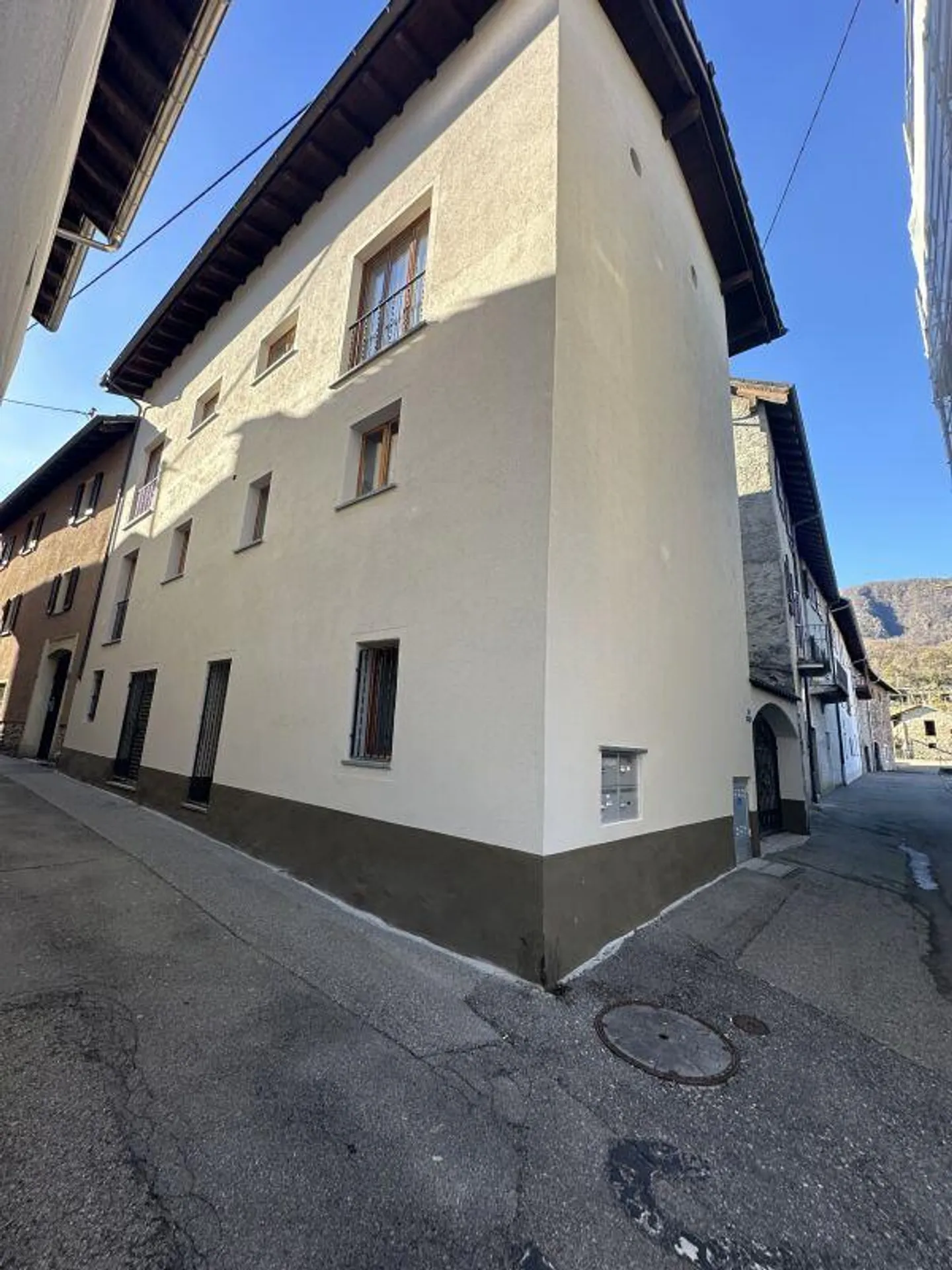 Créez votre maison de rêve dans le cœur historique de Losone - Photo 2 sur 16